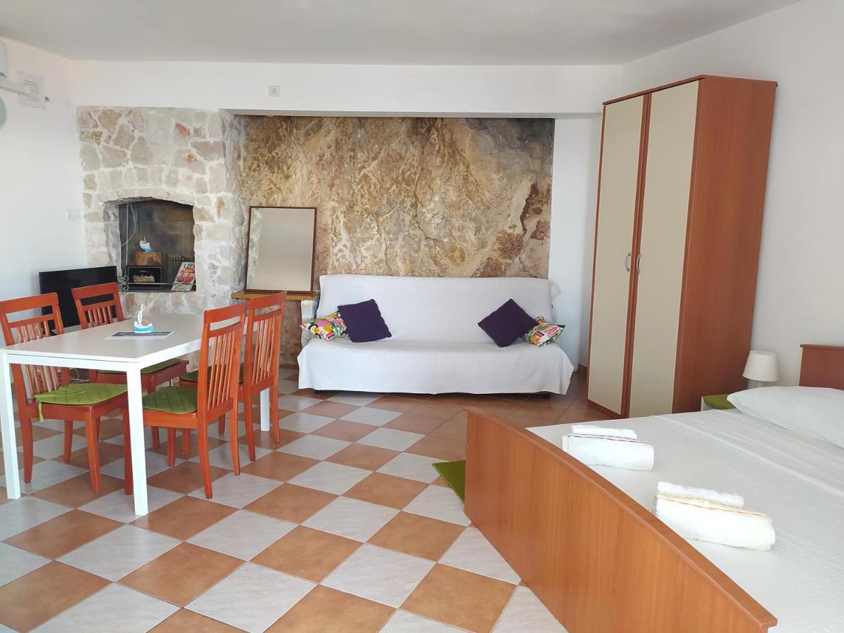 Apartmani Stine Donji Okrug (Ciovo) Exterior foto